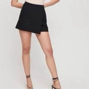 Aritzia Babaton Classic Black Skorts Women’s Size 10
